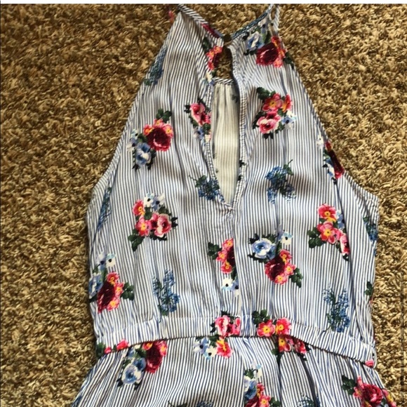 💕🌸EUC worn once floral romper w/ pockets - Picture 4 of 5